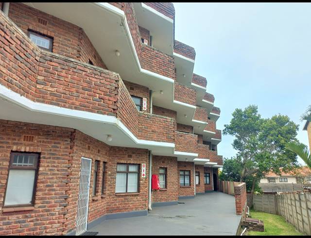 2 BEDROOM APARTMENT FOR SALE IN UVONGO BEACH